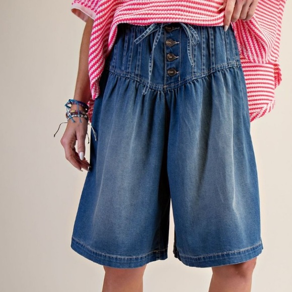 Easel Buttoned Denim Women's Shorts - Picture 3 of 5